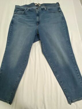 Levi’s High‎ Waisted Mom Jeans Plus Size 20W Medium Wash That’s Her